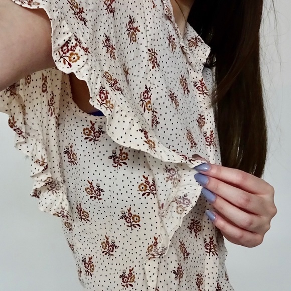 RUFFLE FLOWER CROP TOP - Picture 5 of 8